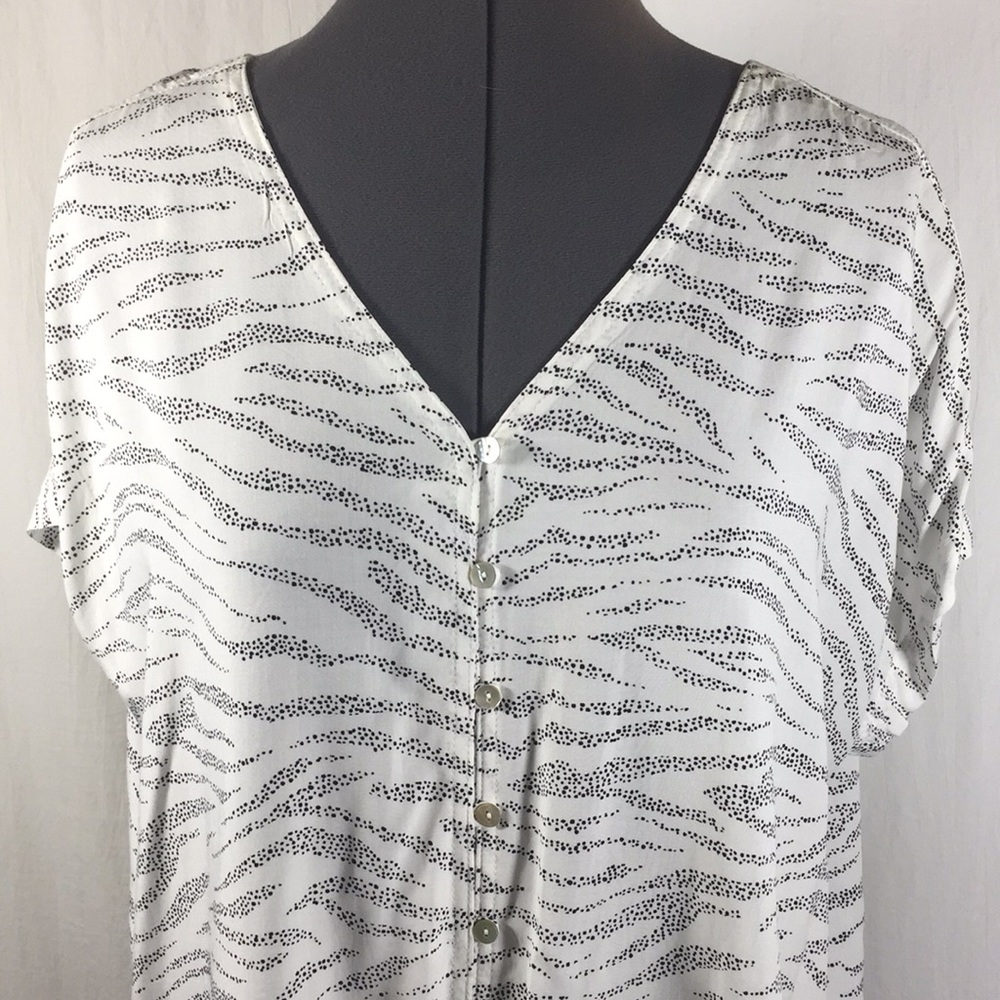 Jane & Delaney Tie Front Top Size Large NWT